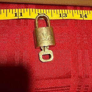 LV  LOCK & KEY #300